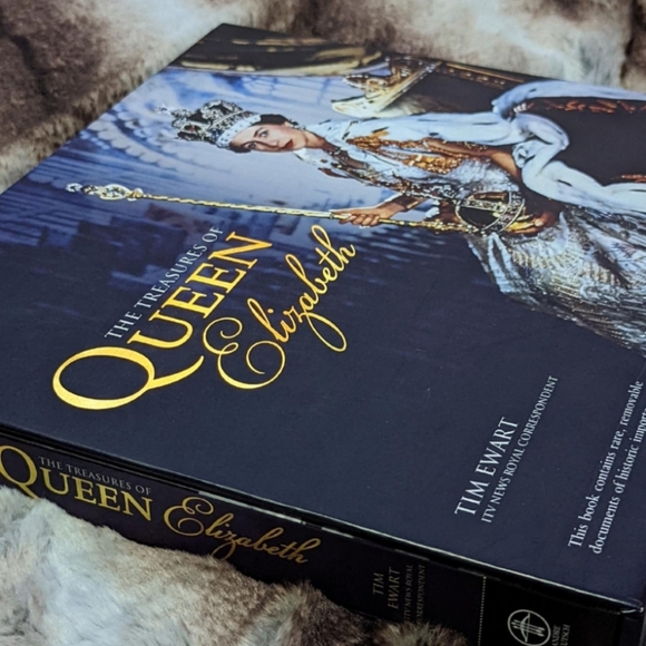 Hardcover The Treasures of Queen Elizabeth II by Tim Ewart - Picture 1 of 8